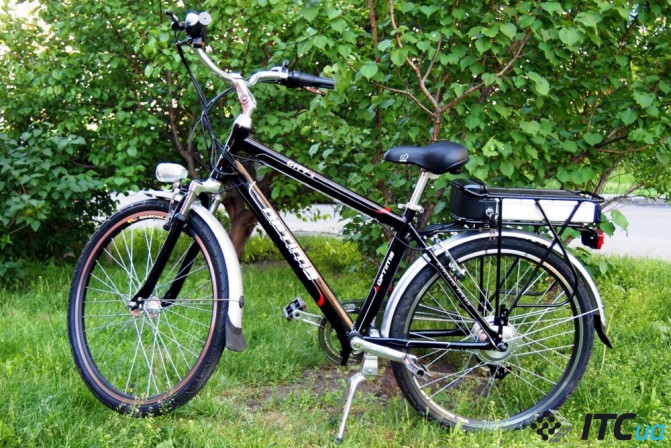 Mas é possível encontrar uma alternativa sem a exigência de “direitos” e combustível, com um preço mais baixo e um passeio “limpo”? Vamos olhar para bicicletas elétricas.