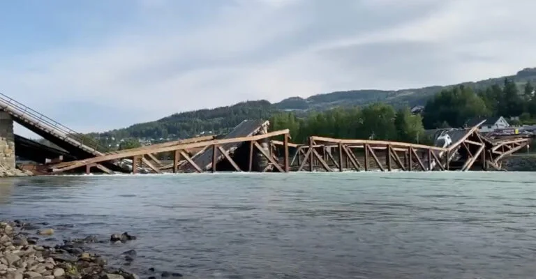 wide-view-of-tretten-bridge-collapse-768x400.jpg